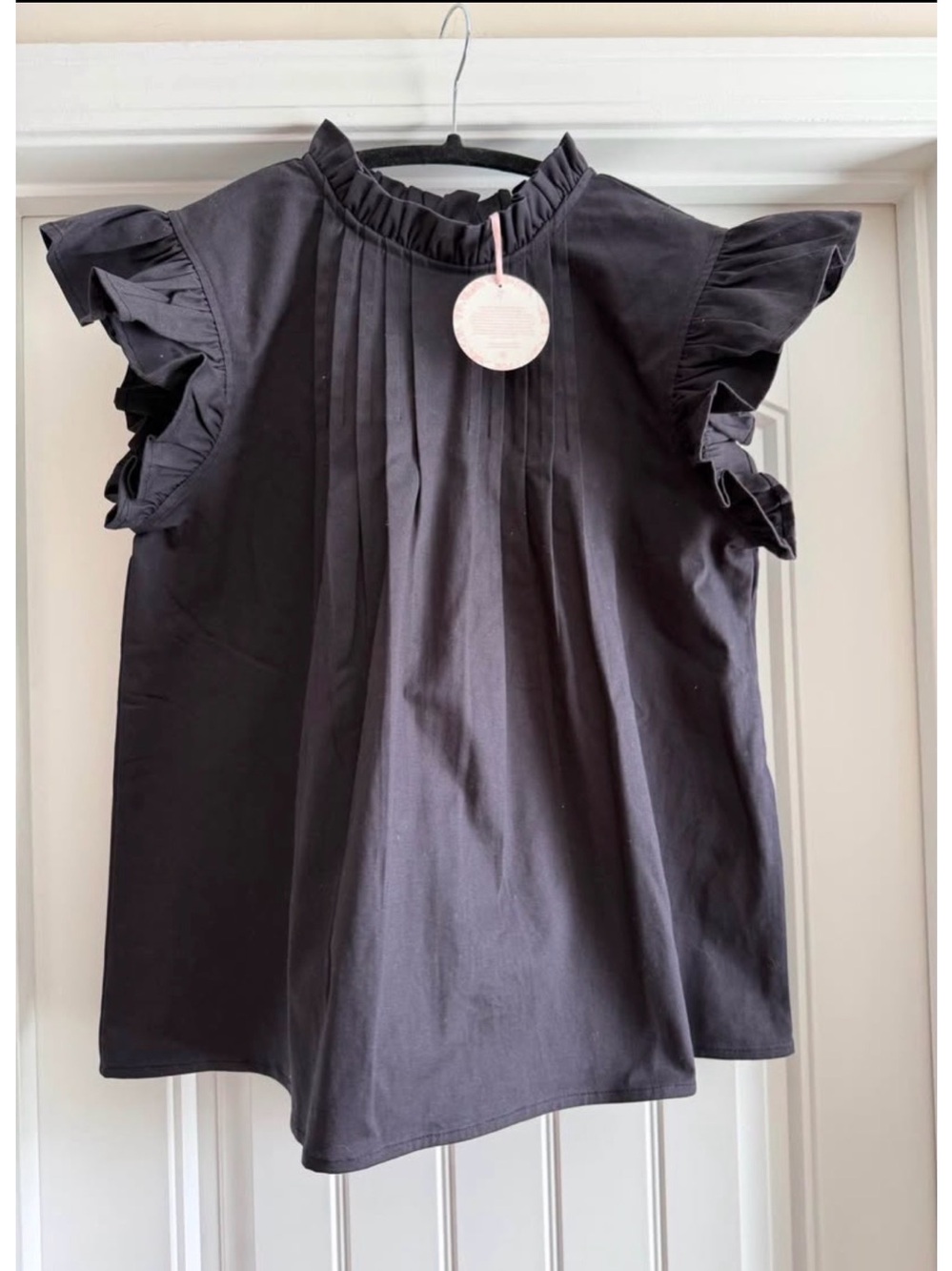 NWT Victoria Dunn Jasmine ruffle shoulder top, size M